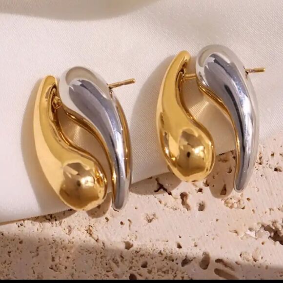 Gold and silver drop earrings.  Brand new! Mixed metals - Picture 2 of 4